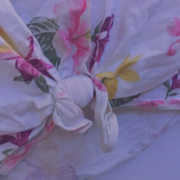 White flower print ‘off the shoulder’ t-shirt - Picture 2 of 3